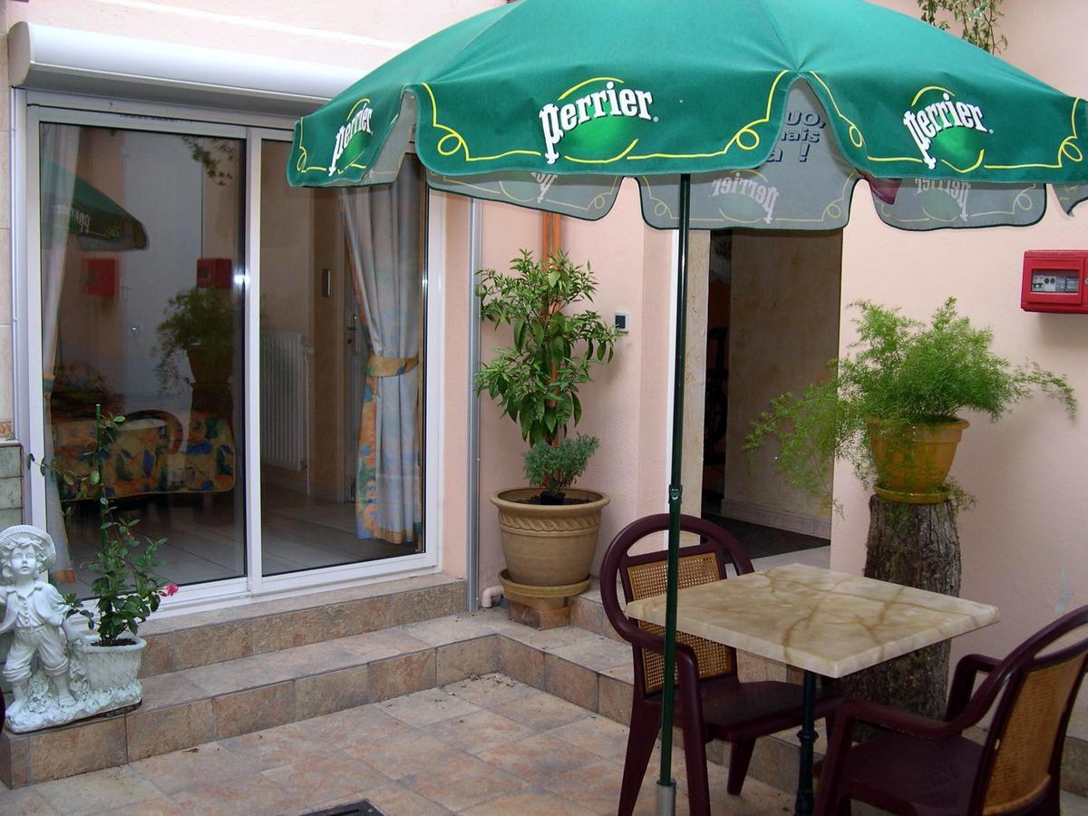 Hotel L'Ostalou Issoire Exterior foto