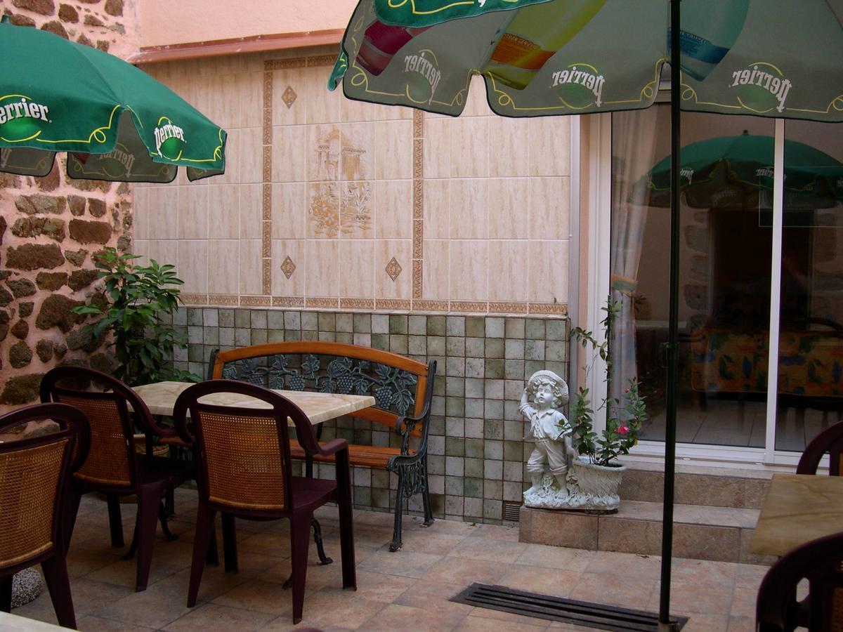 Hotel L'Ostalou Issoire Exterior foto